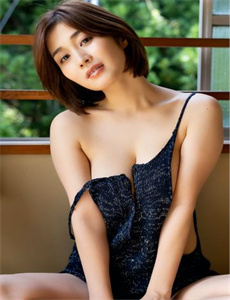 美胞一线天